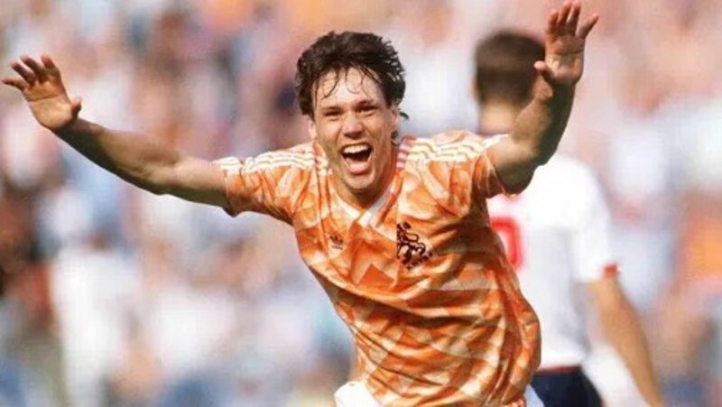 Marco van Basten ghi dấu ấn bằng những bàn thắng đẹp và đẳng cấp hiếm có.