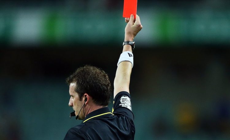 luật thẻ đỏ trong bóng đá 