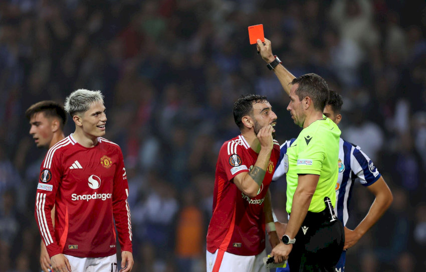 luật thẻ đỏ trong bóng đá