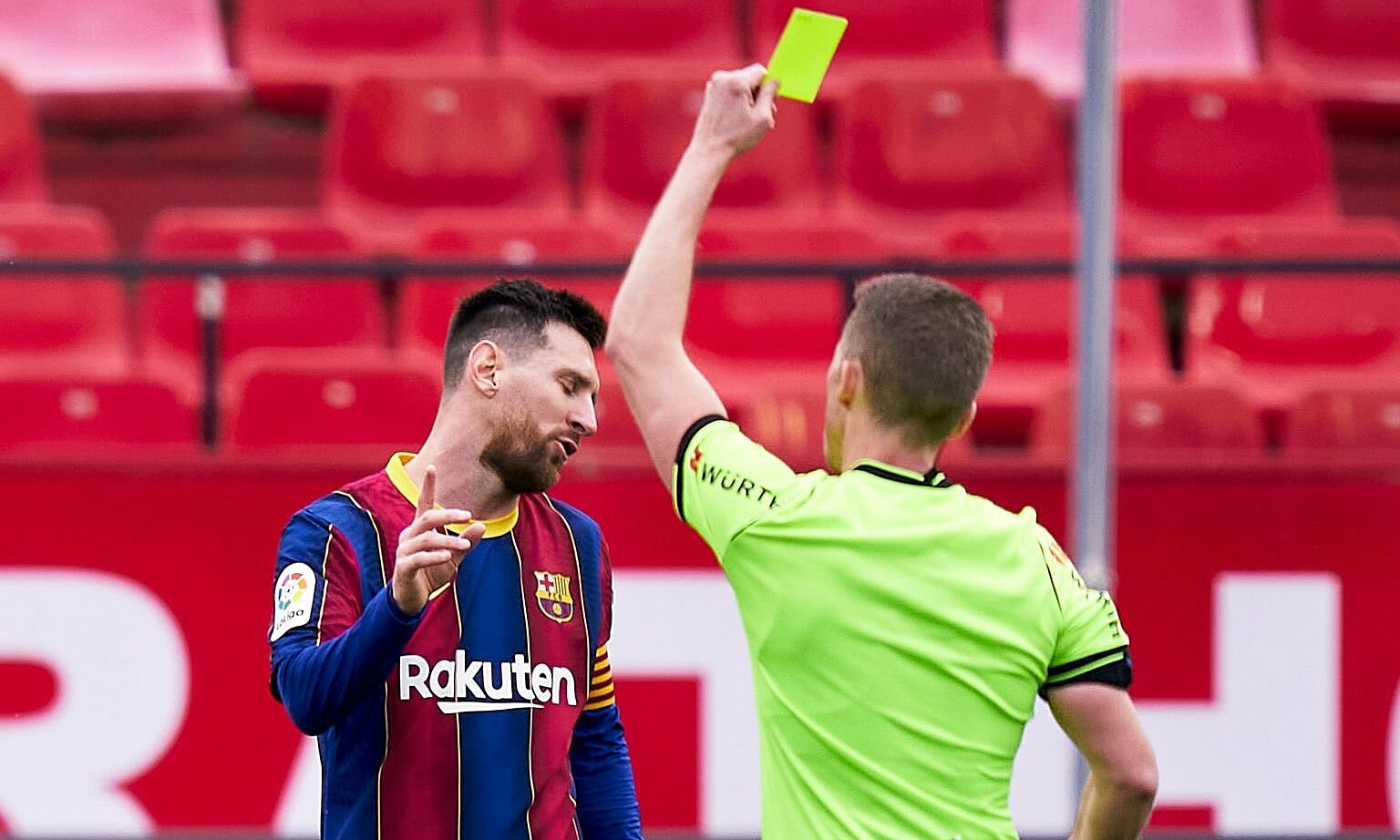 luật thẻ đỏ trong bóng đá 