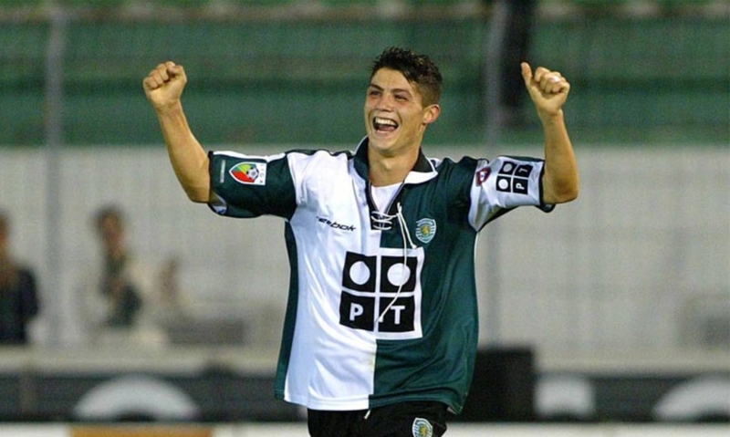 Ronaldo bắt đầu hành trình bóng đá từ Madeira trước khi gia nhập học viện Sporting CP.