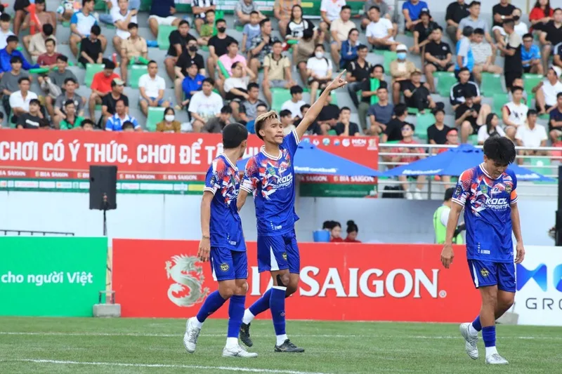 Cặp hậu vệ trong sơ đồ 2-3-1 vận hành linh hoạt theo nguyên tắc "một dập, một thòng".