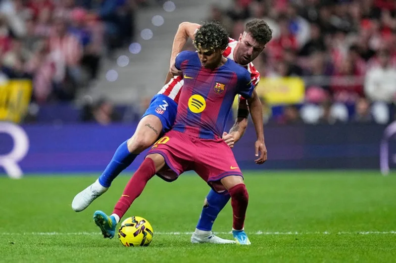 Kỹ năng đi bóng lắt léo với trọng tâm thấp của số 10 mới tại Barcelona khiến hàng thủ đối phương chao đảo.