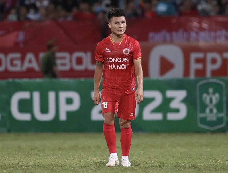 Tiền vệ Nguyễn Quang Hải – một trong những nhân tố hạt nhân giúp CAHN thống trị bxh V-League mùa này.