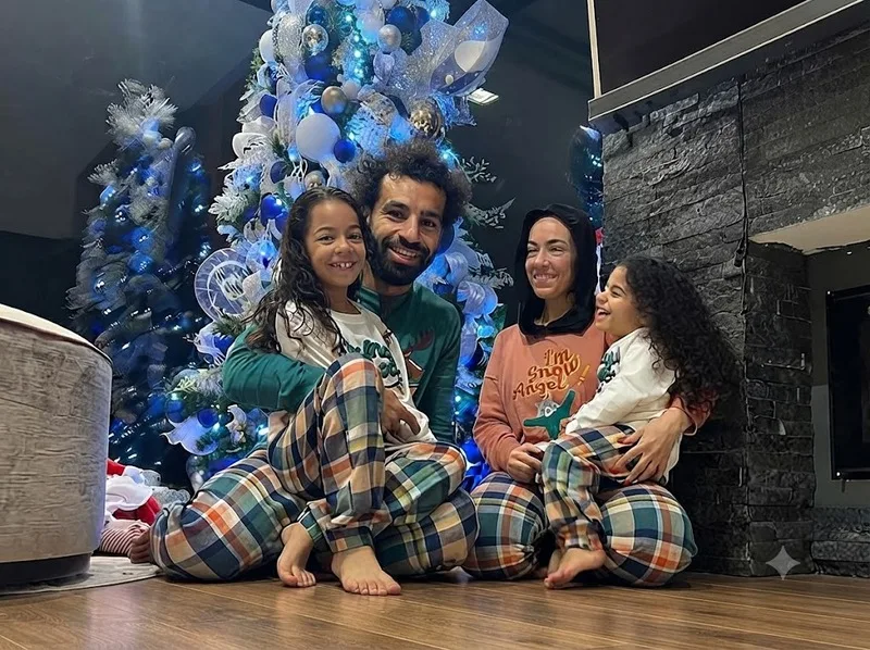 Gia đình Mohamed Salah gồm vợ Magi Sadeq và hai con gái Makka, Kayan, những người đôi khi xuất hiện cùng anh trong các khoảnh khắc công khai.