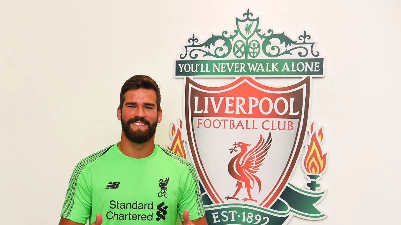 tieu-su-va-dau-an-ve-alisson-becker-109991