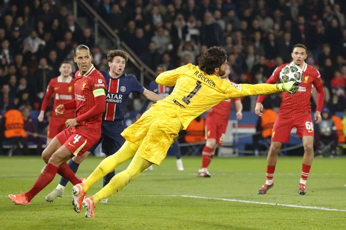 tieu-su-va-dau-an-ve-alisson-becker-10001=x